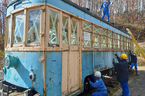 霊山こどもの村より移動を行う様子